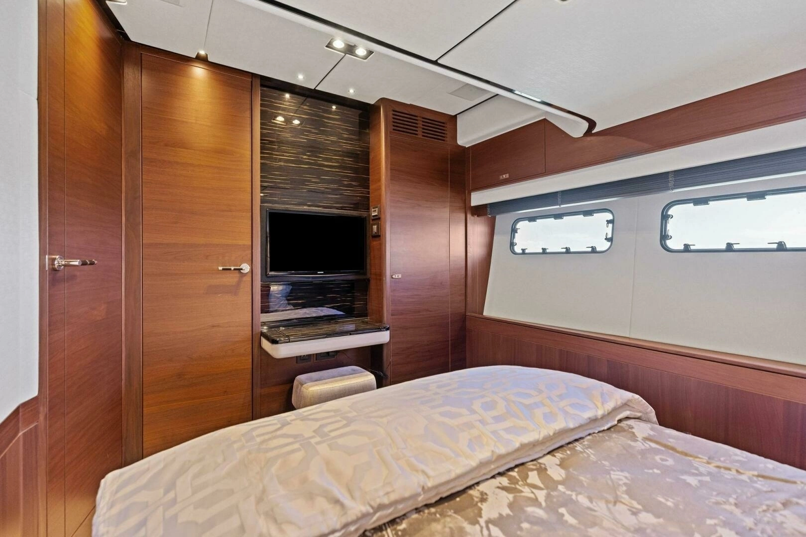 2018 Princess Y75 Motor Yacht - Image 43