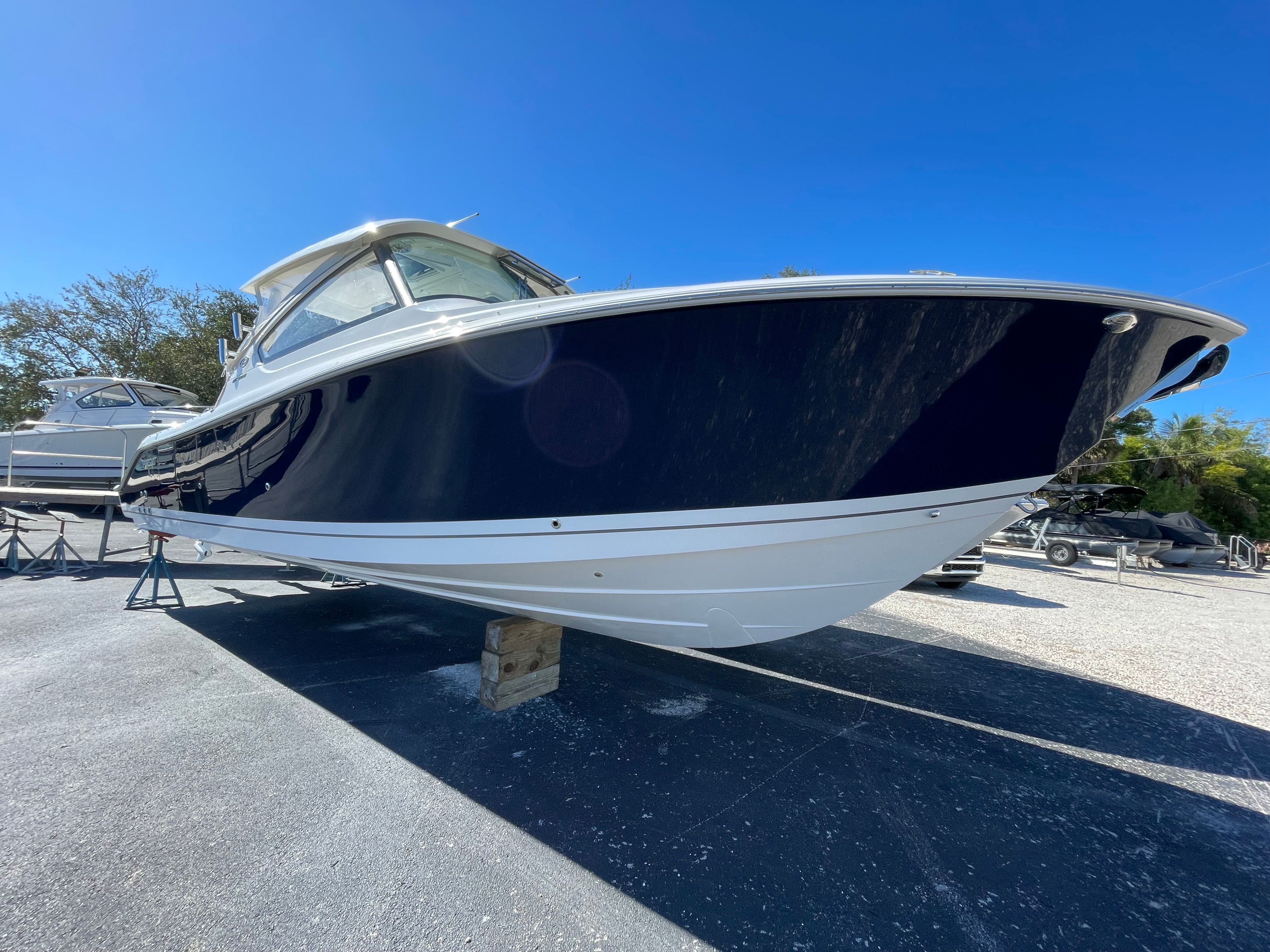 2026 Pursuit DC 306 Dual Console