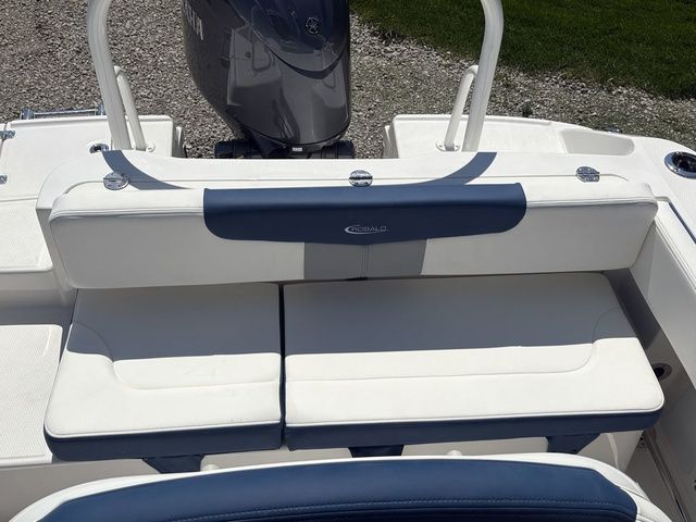 2026 Robalo R202 Explorer - 9