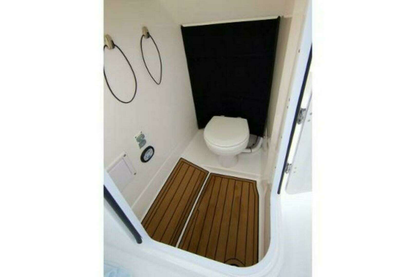 2025 Edgewater 230CX - Image 8