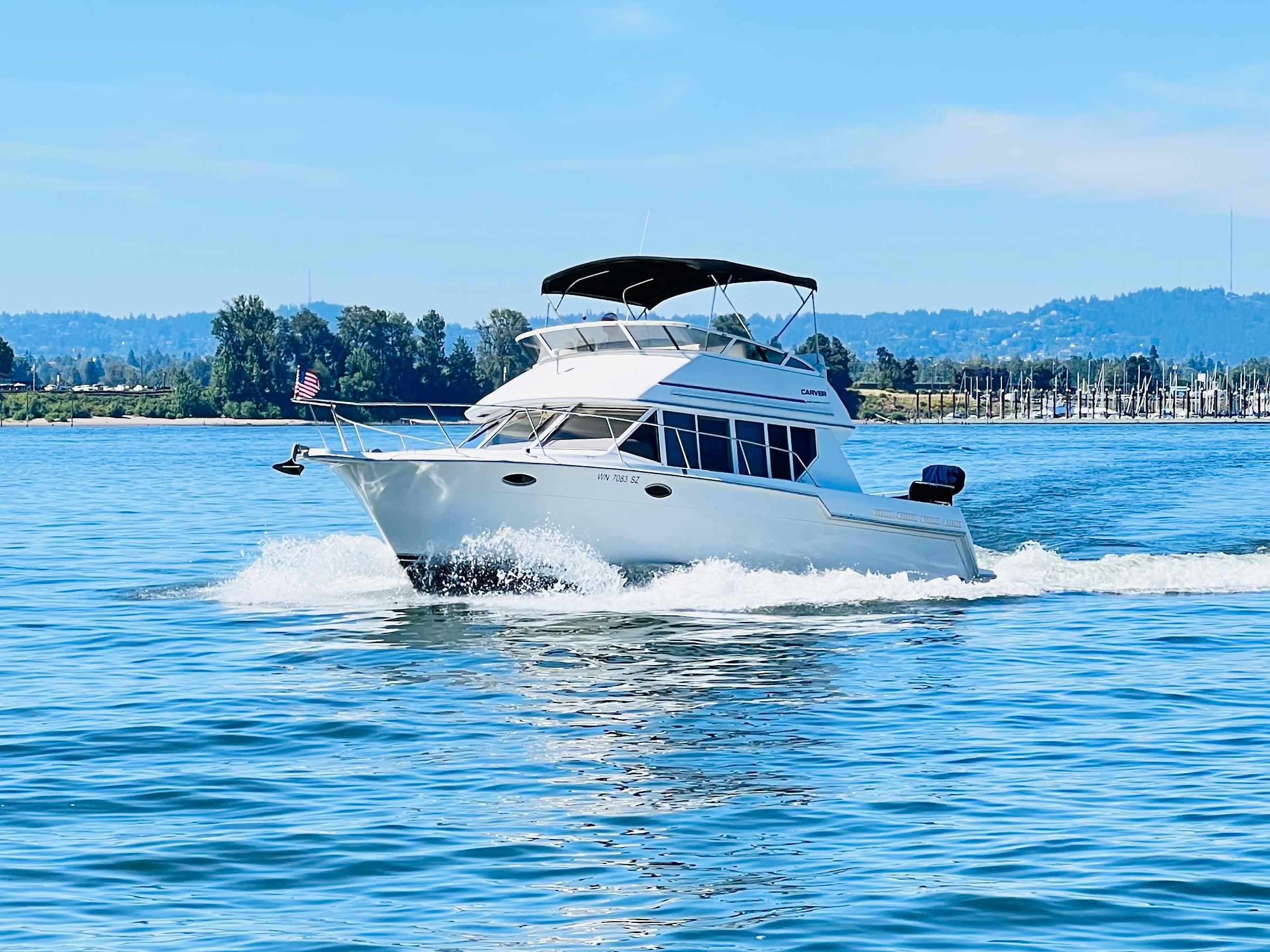 1997 Carver 320 Voyager