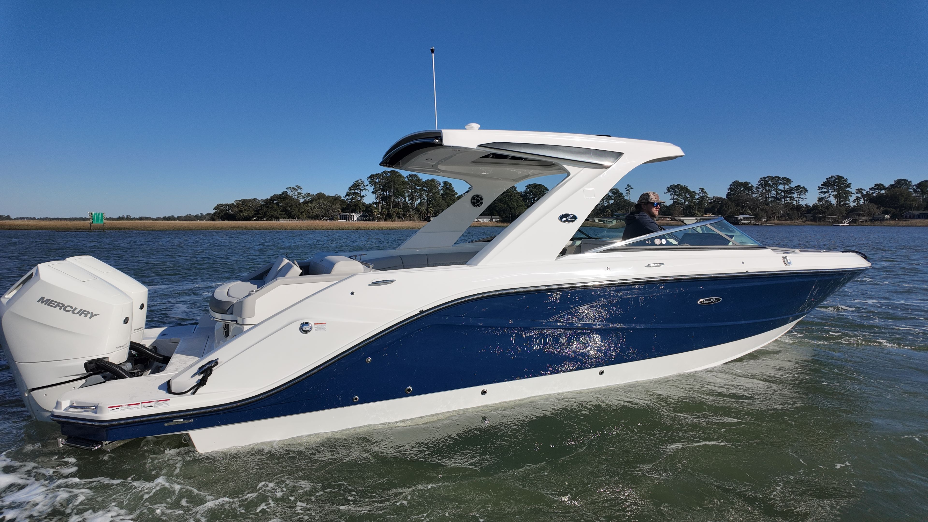 2026 Sea Ray SLX 310 Outboard