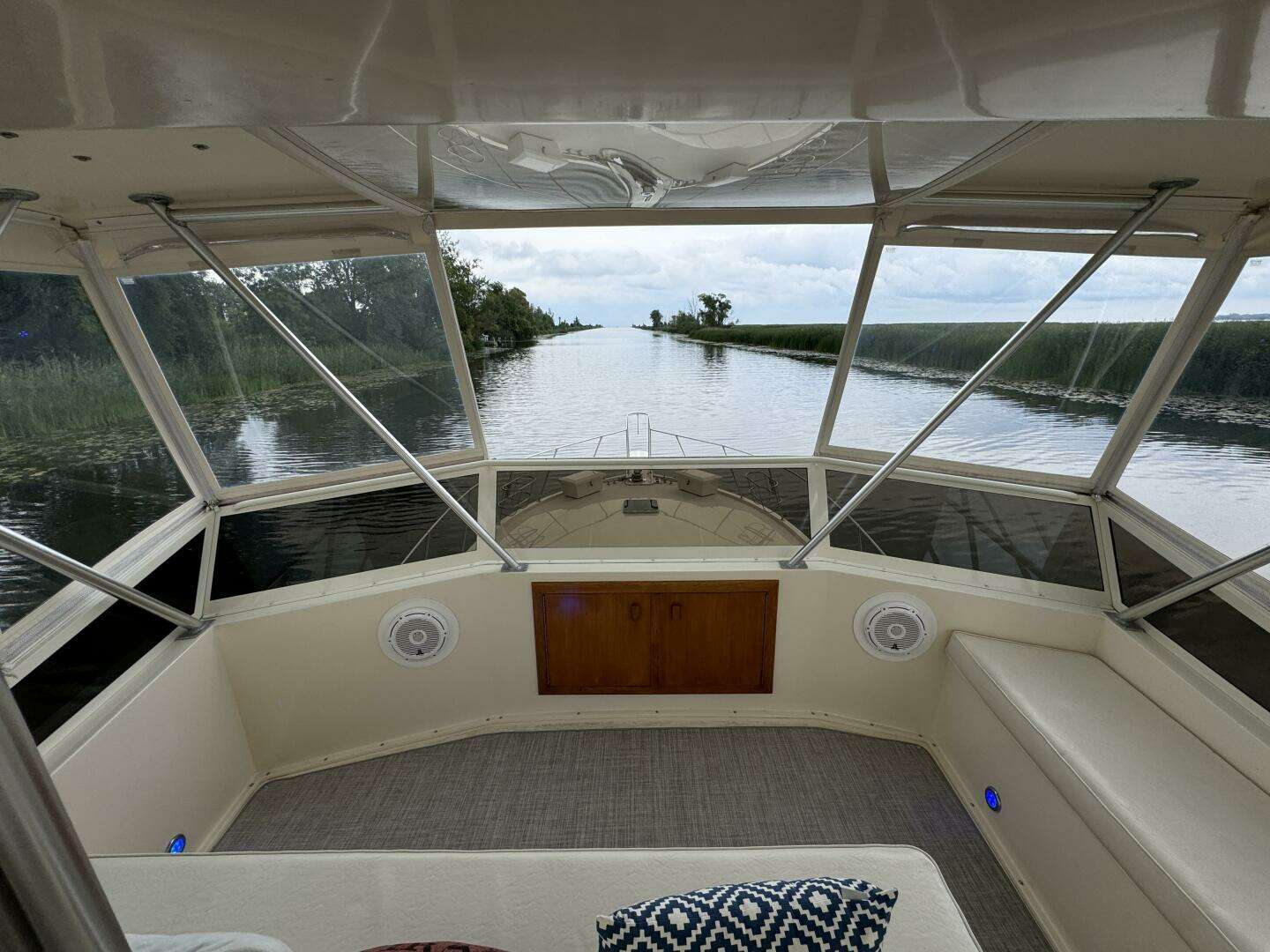 1987 Viking 48 Motor Yacht - Image 19