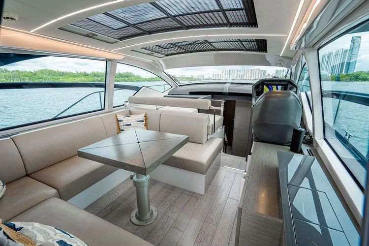 2018 Pershing 5x - Image 11
