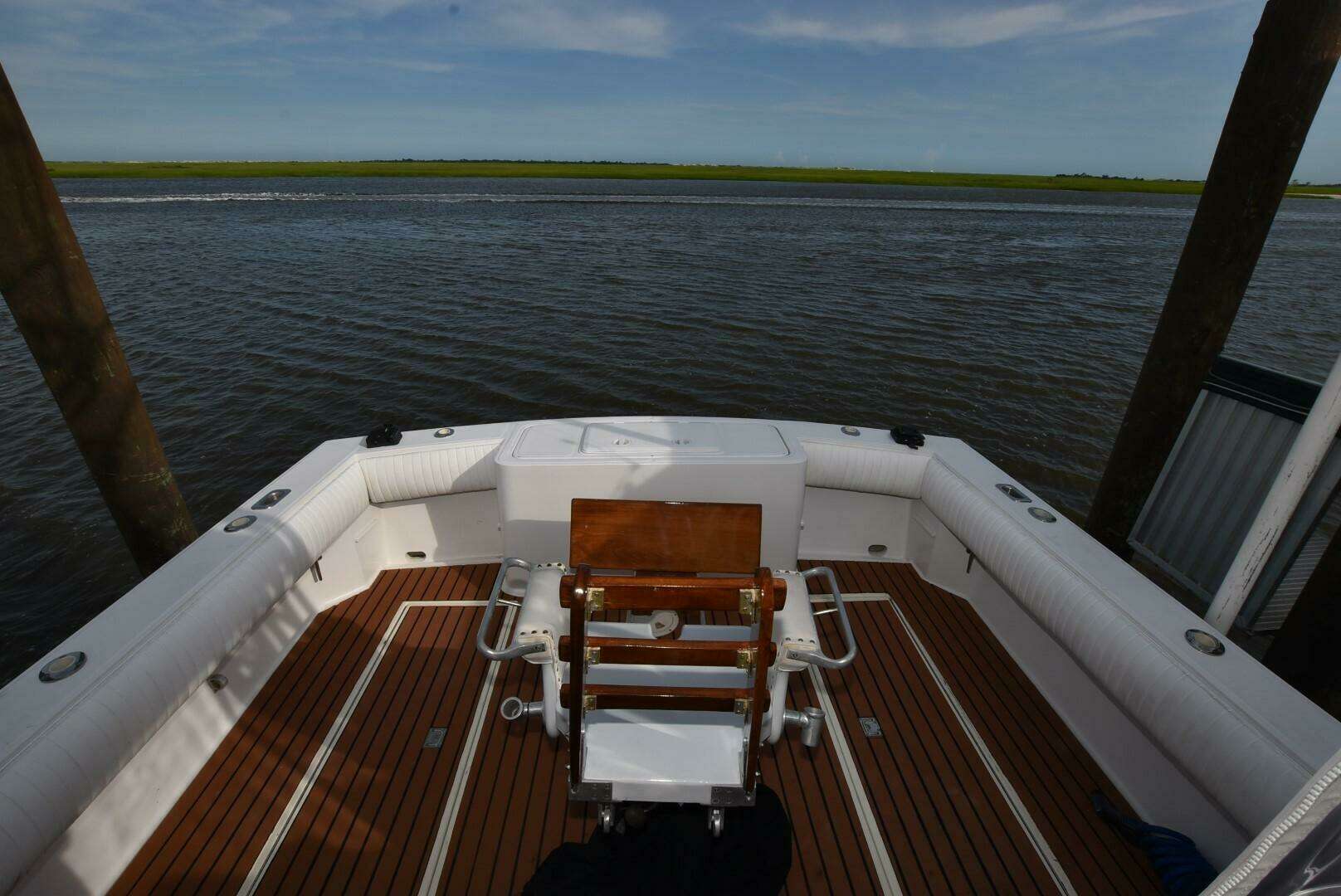 2001 Carolina Classic 28 Express Fisherman - Image 8
