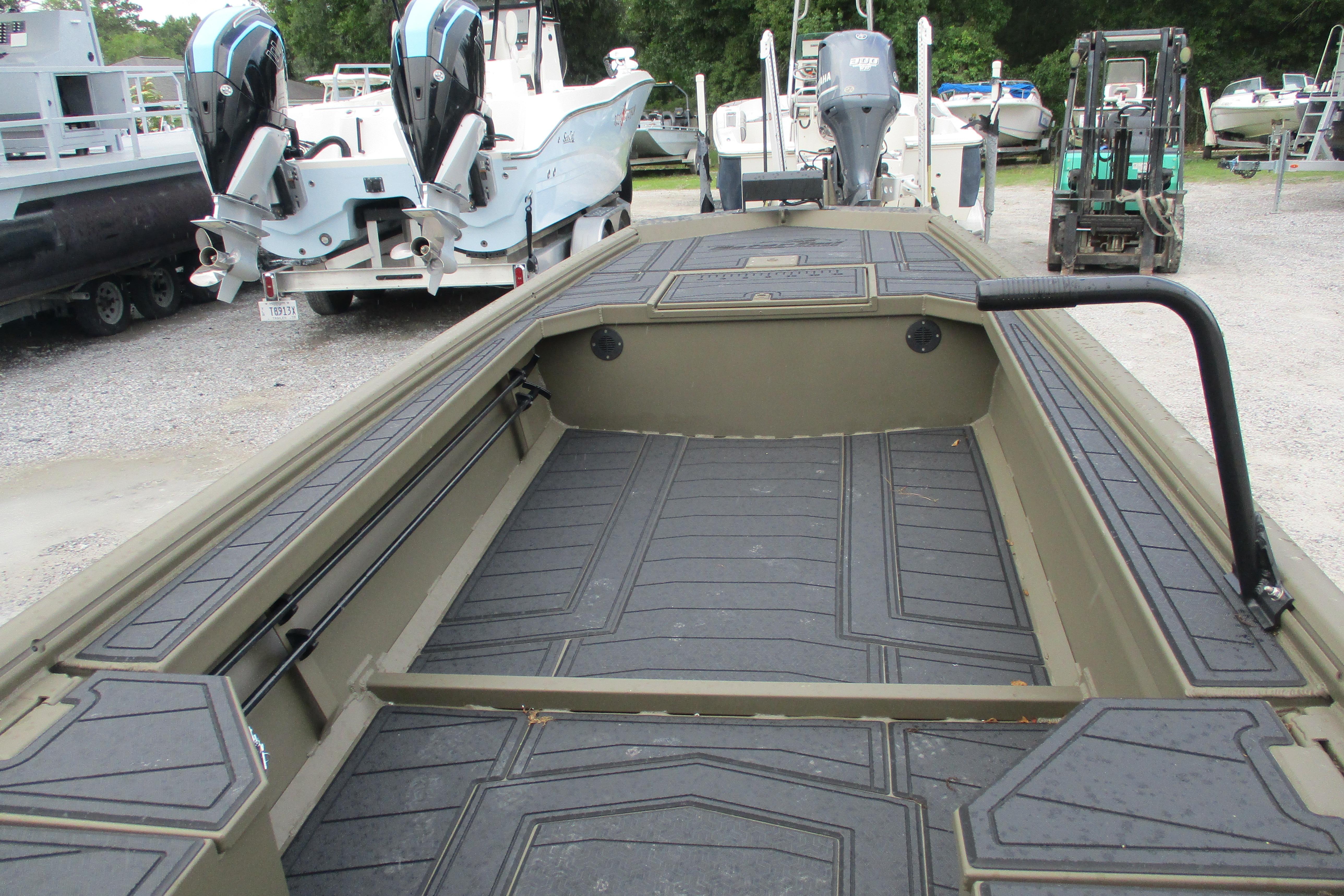 2026 Gator Tail 1854 Extreme boat interior with non-slip flooring and spacious layout.
