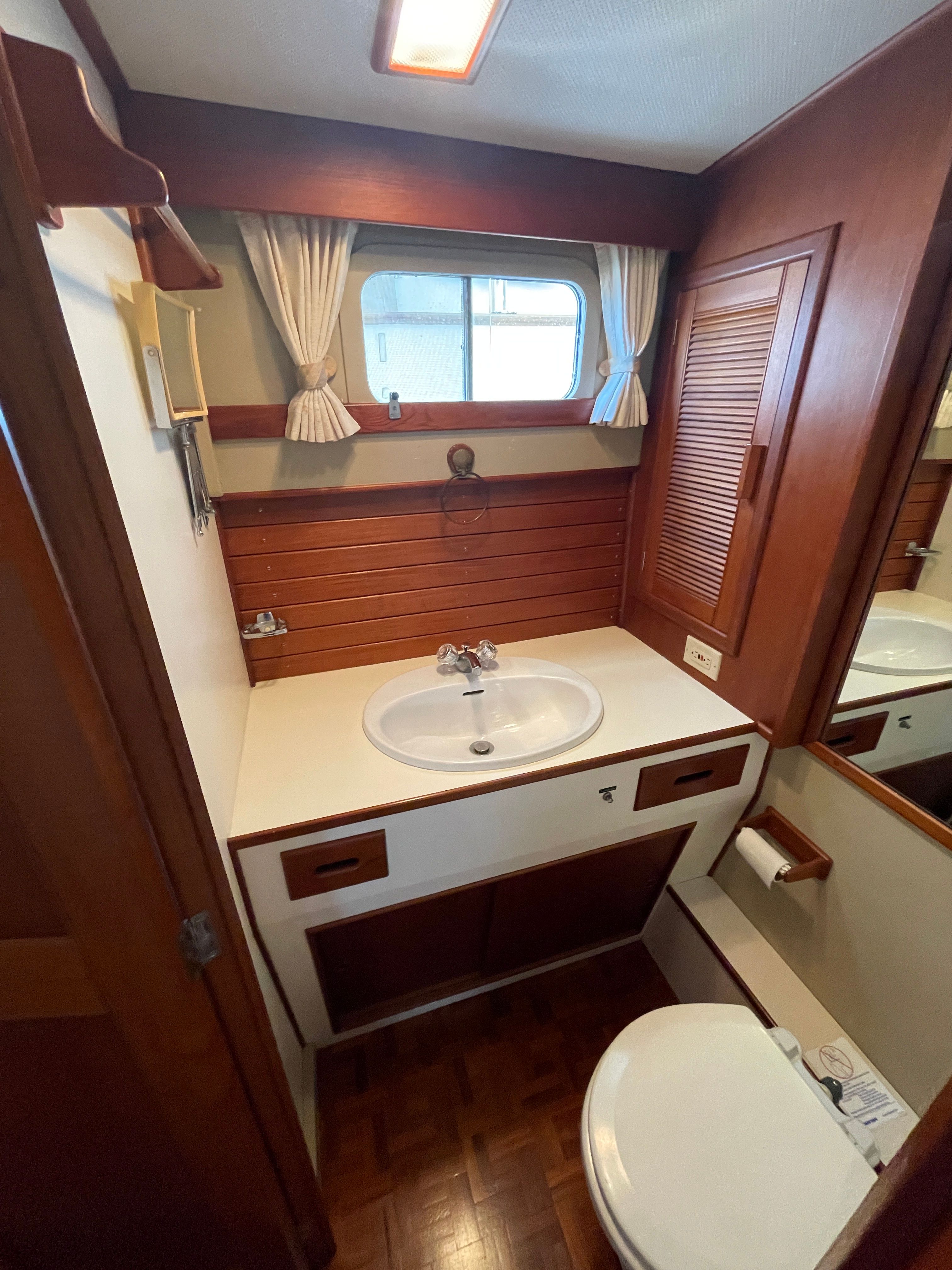 1985 Grand Banks 42 Motor Yacht - 59