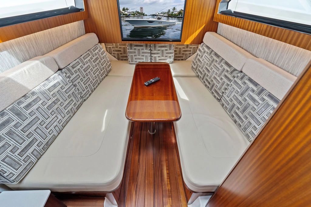 2022 Pursuit 428 Sport - 21