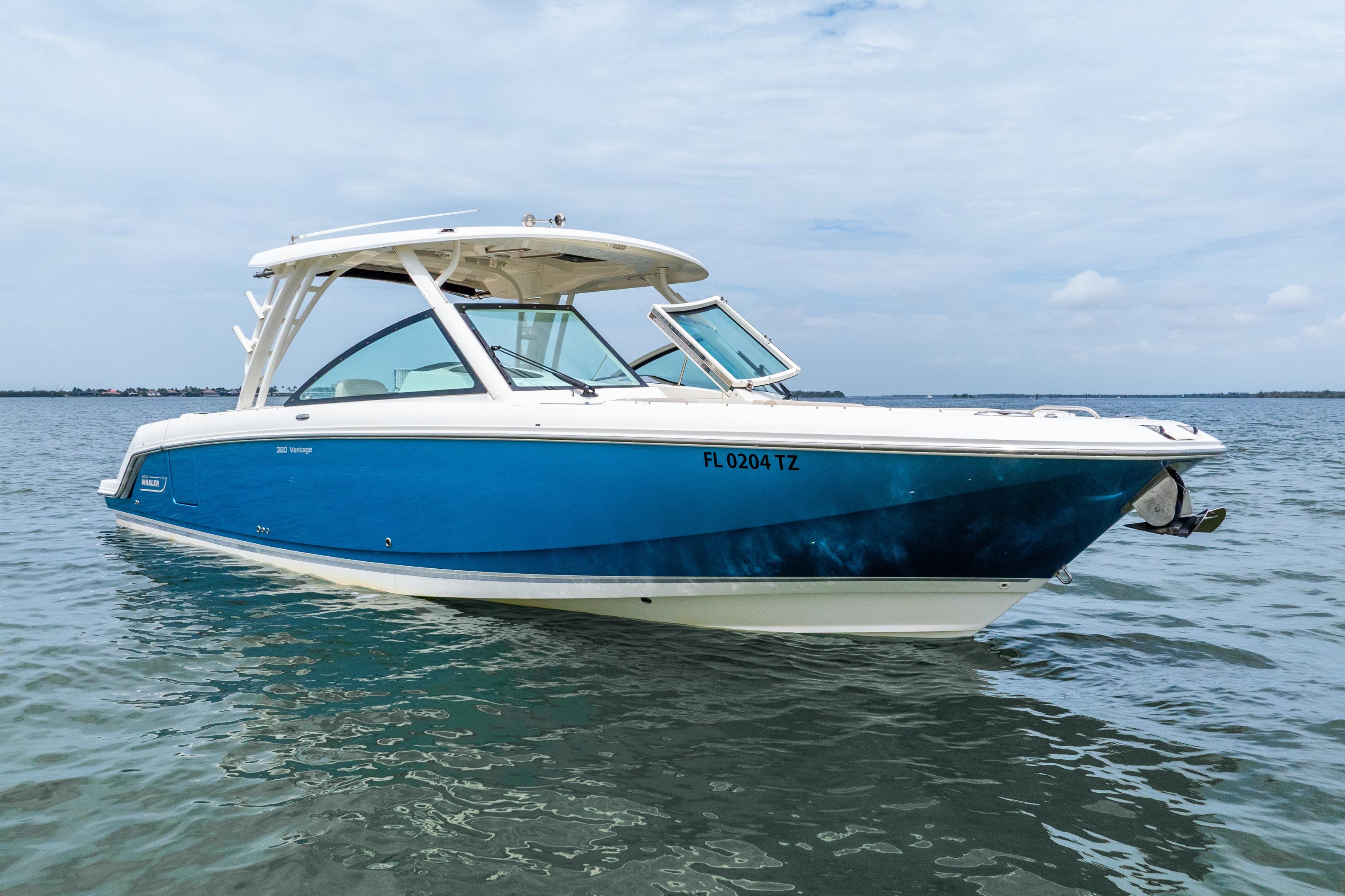 2017 Boston Whaler 320 Vantage