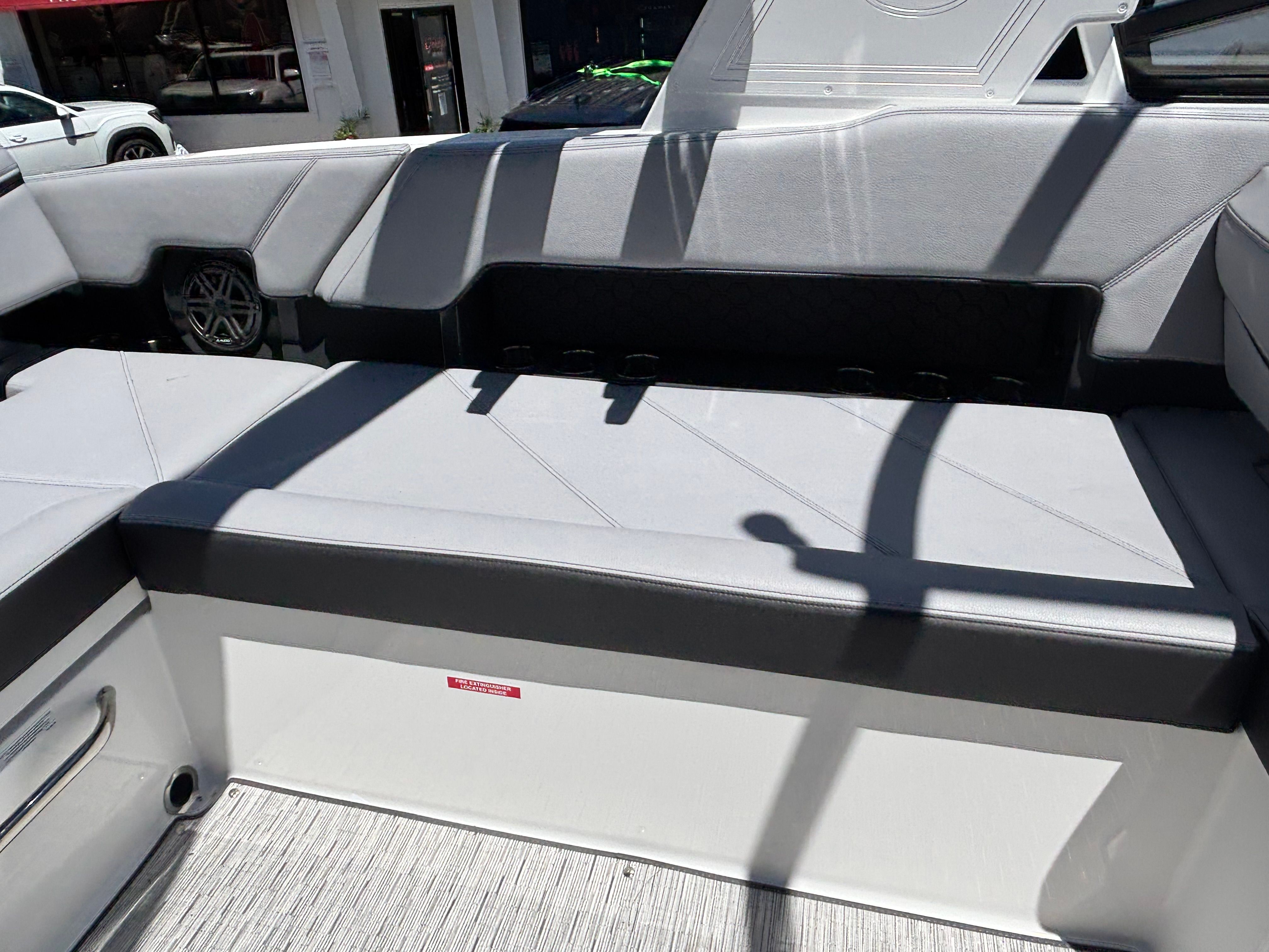 2026 Cobalt R8 Surf - 6