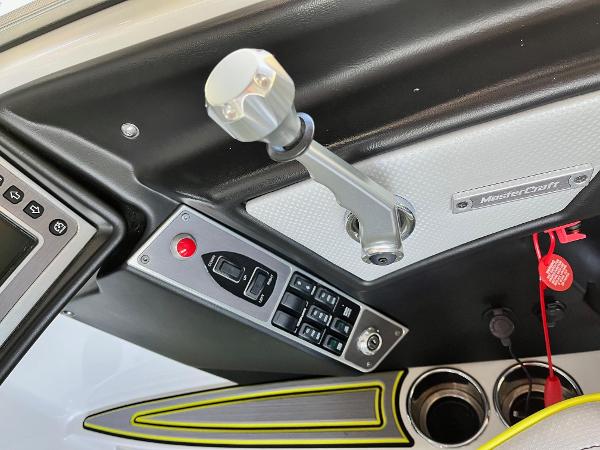 2017 MasterCraft XT23 - 8