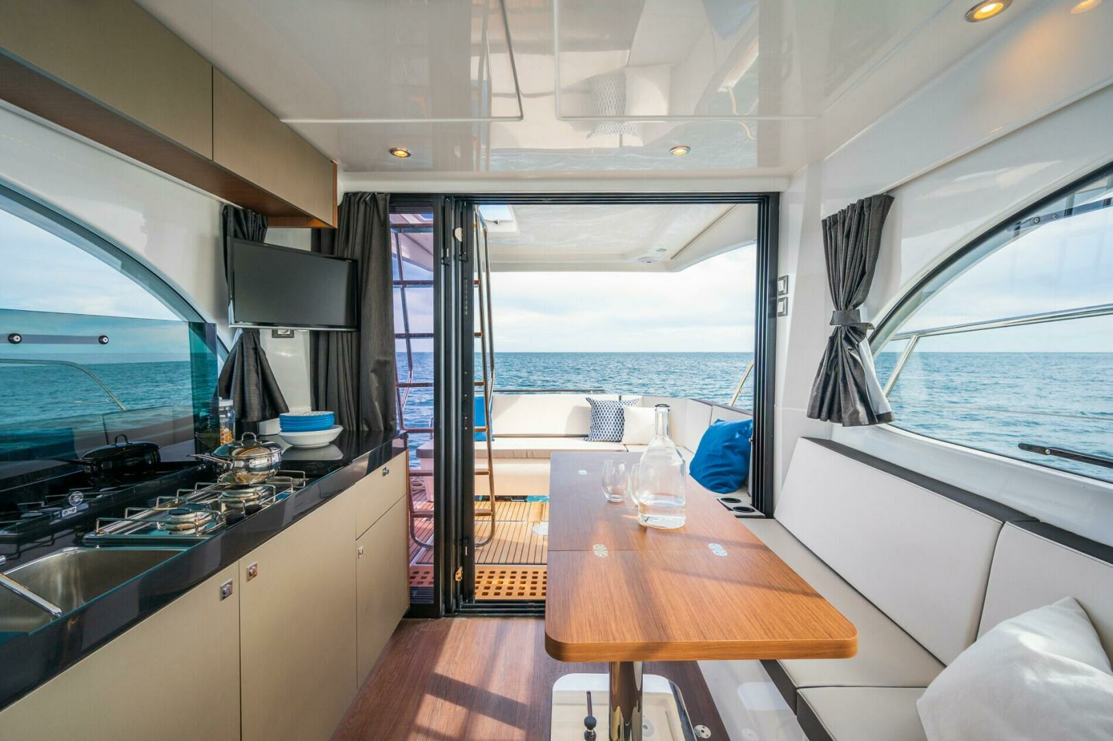 2025 Beneteau Antares 11 Fly - Image 18