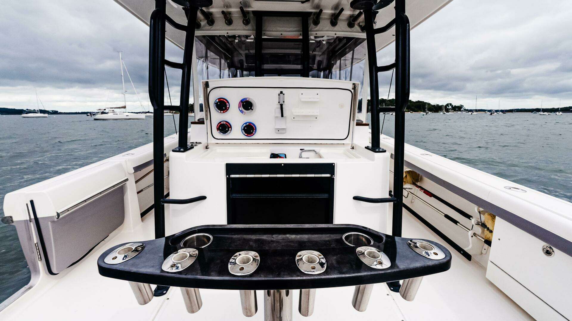 2017 Everglades 435 CC - Image 23