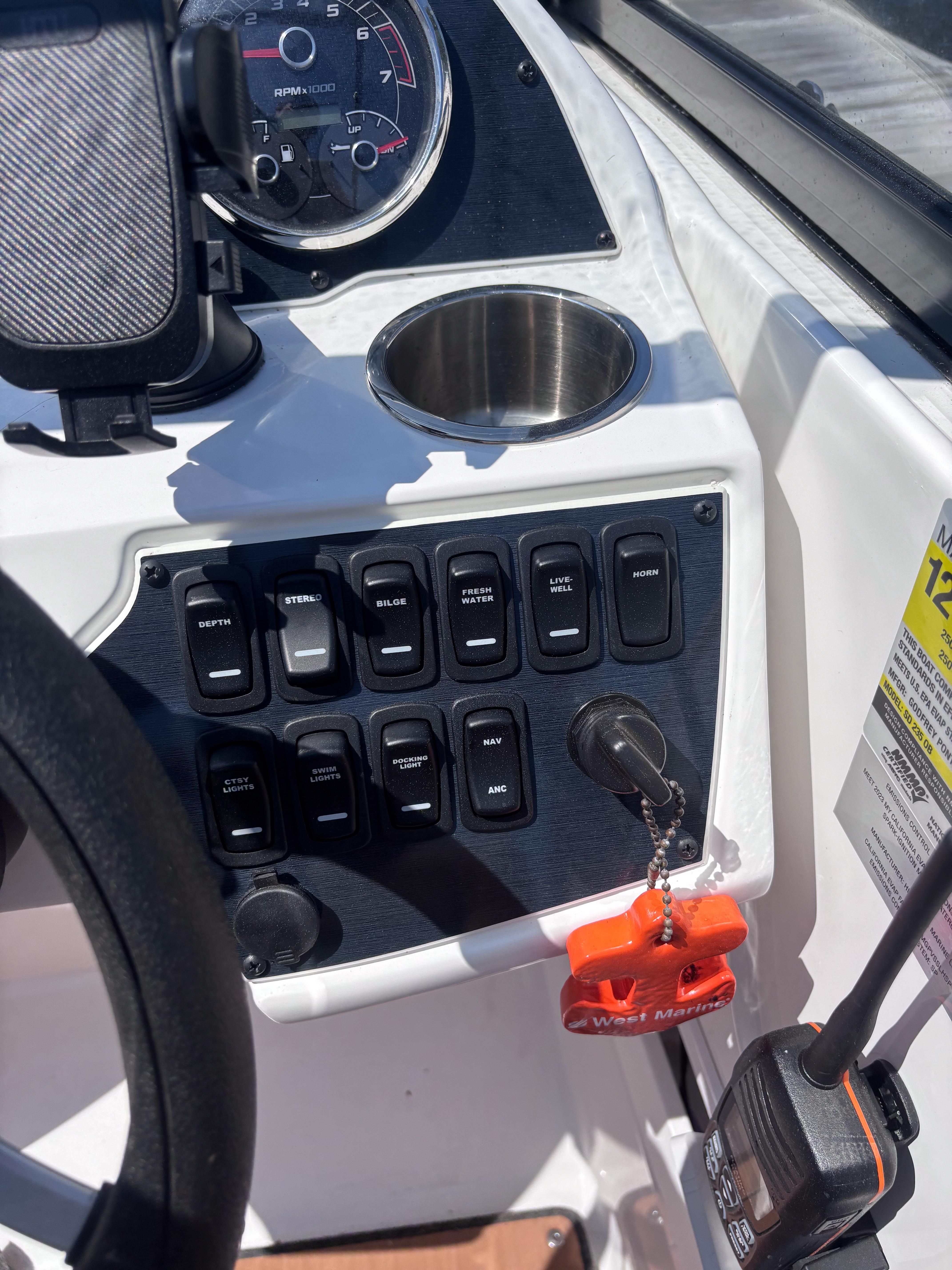 2024 Hurricane SunDeck 235 OB - 6