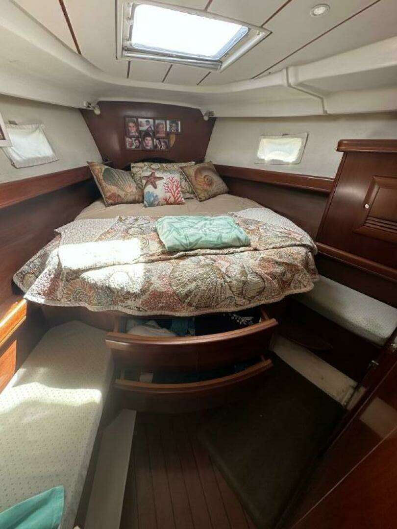 2004 Beneteau 423 - Image 44