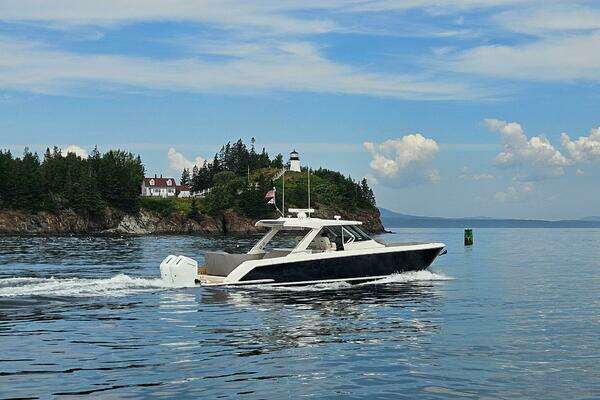 2024 Tiara Yachts 43 LS