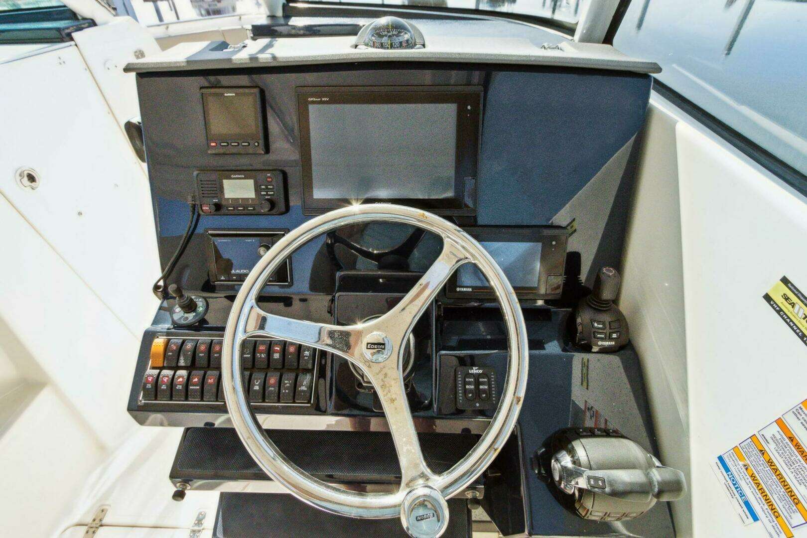 2018 Pursuit 325 DC - Image 27