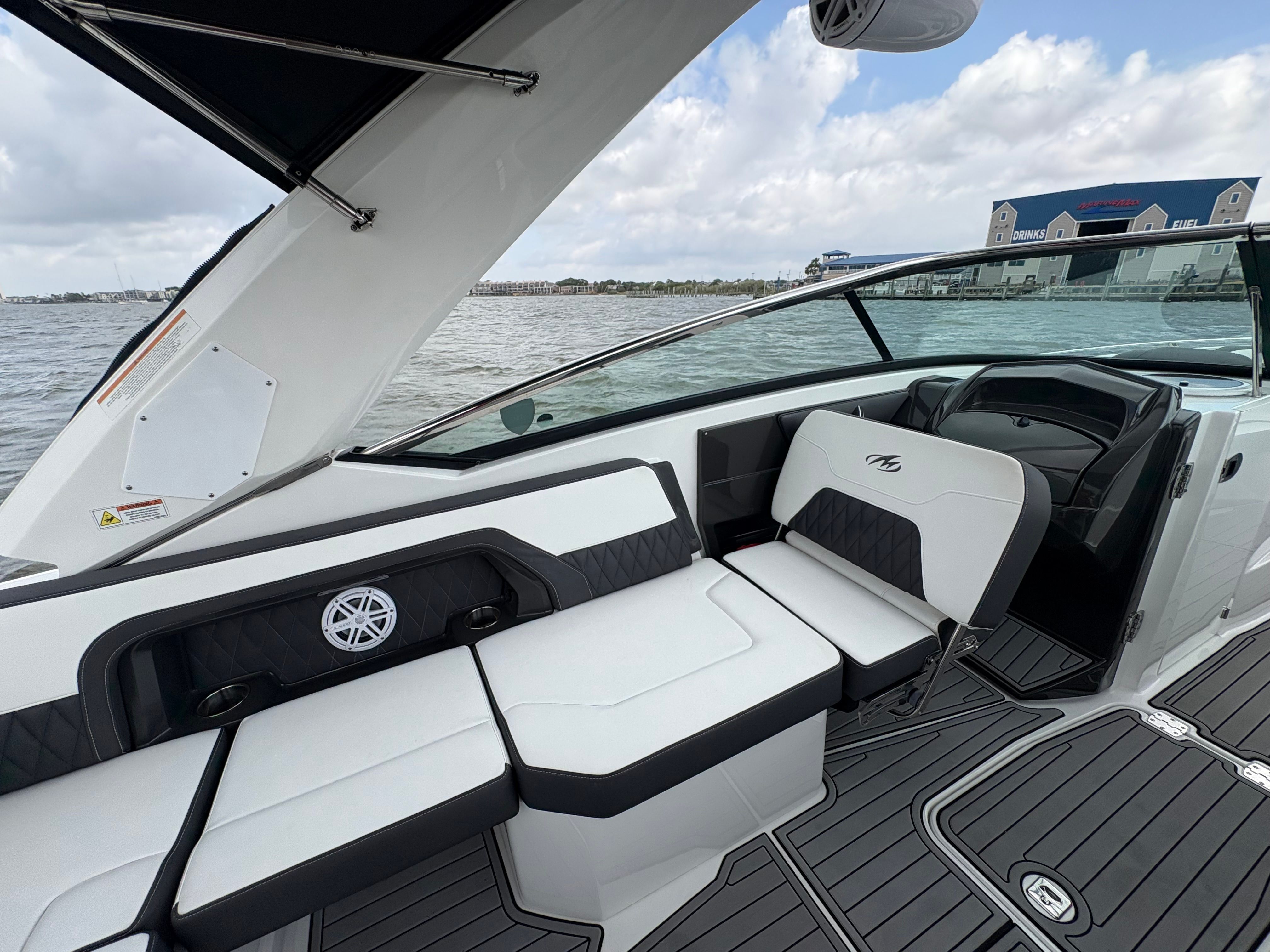 2019 Monterey 305 SS - 21