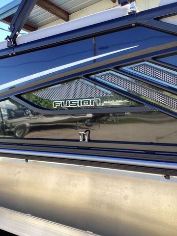 2026 SunCatcher Fusion 324SS - 19