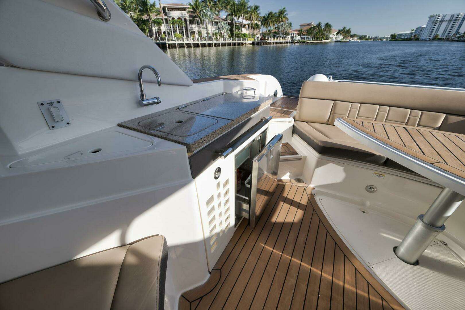 2016 Sea Ray 350 SLX - Image 21