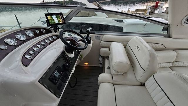 2003 Monterey 322 Cruiser - 11