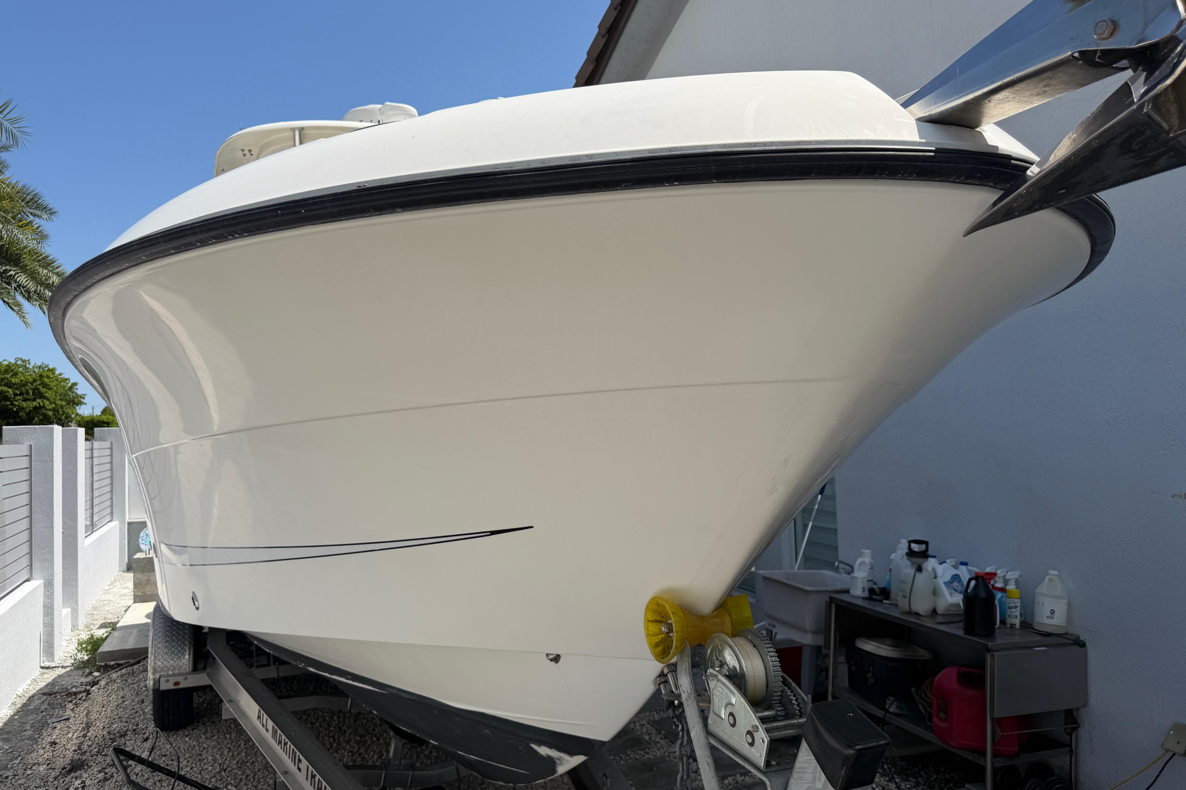 2008 Hydra-Sports Vector 2900 CC boat on trailer, parked outdoors.