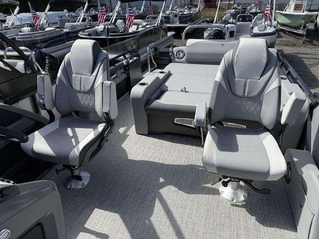 2026 Tahoe LTZ - 23 FT Versatile Rear Lounger - 16