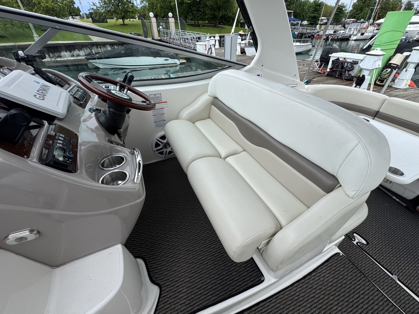 2008 Chaparral 310 Signature - Image 8