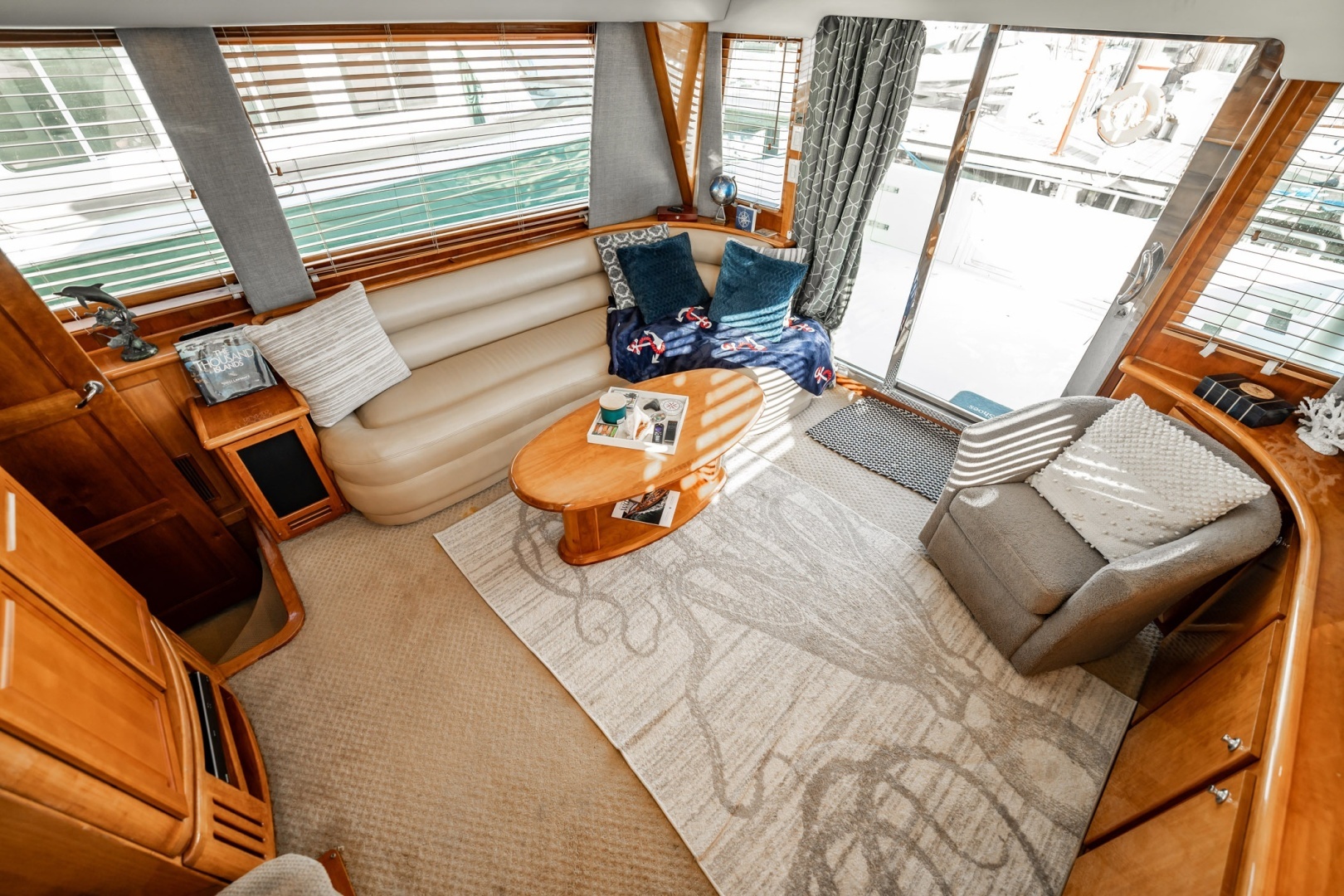 2004 Navigator 5700 Rival Pilothouse - Image 17