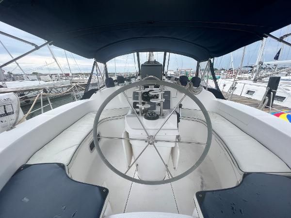 The image shows the cockpit of a 2000 Hunter 410 with a large steering wheel.