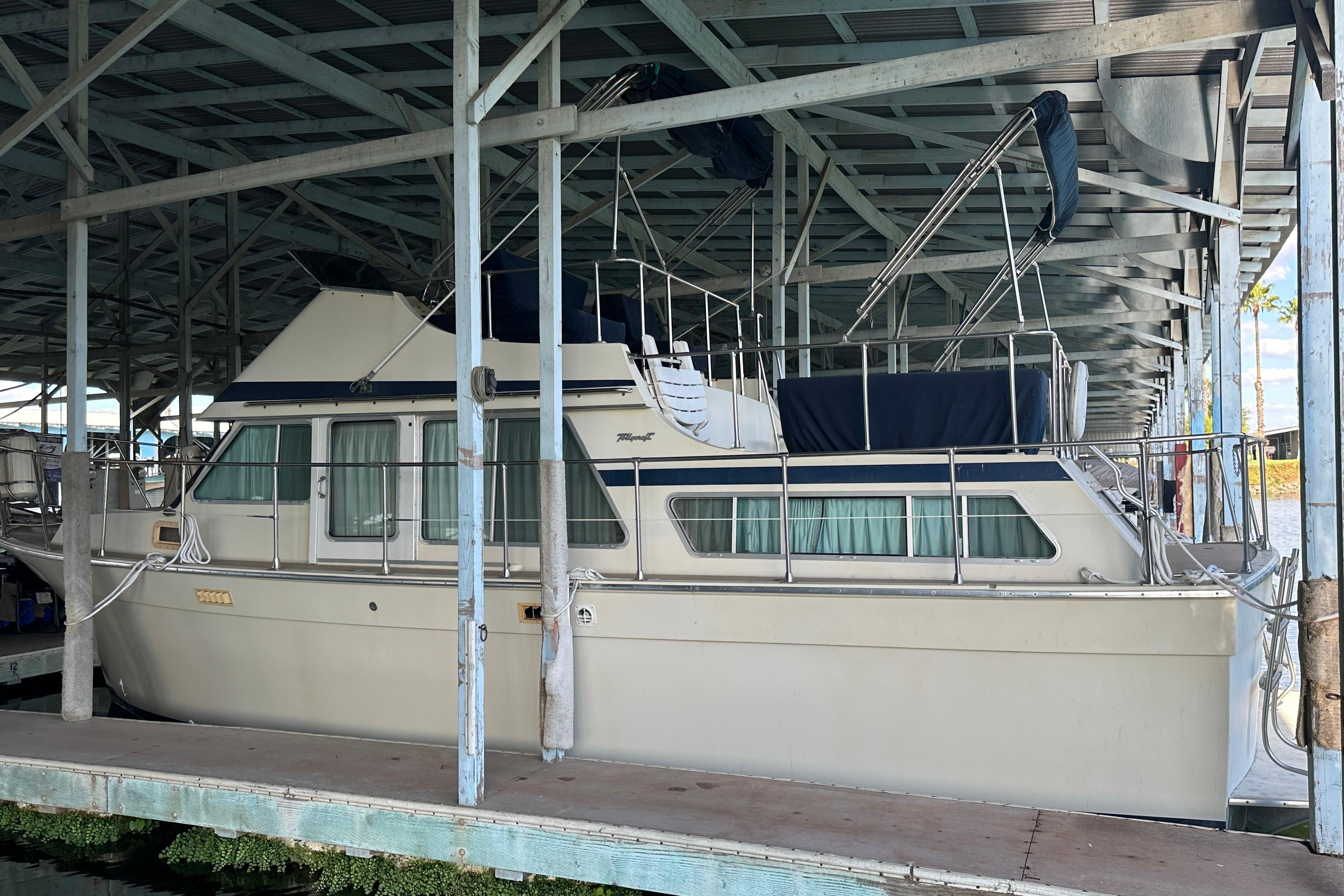 1984 Tollycraft 34 Sundeck Motor Yacht