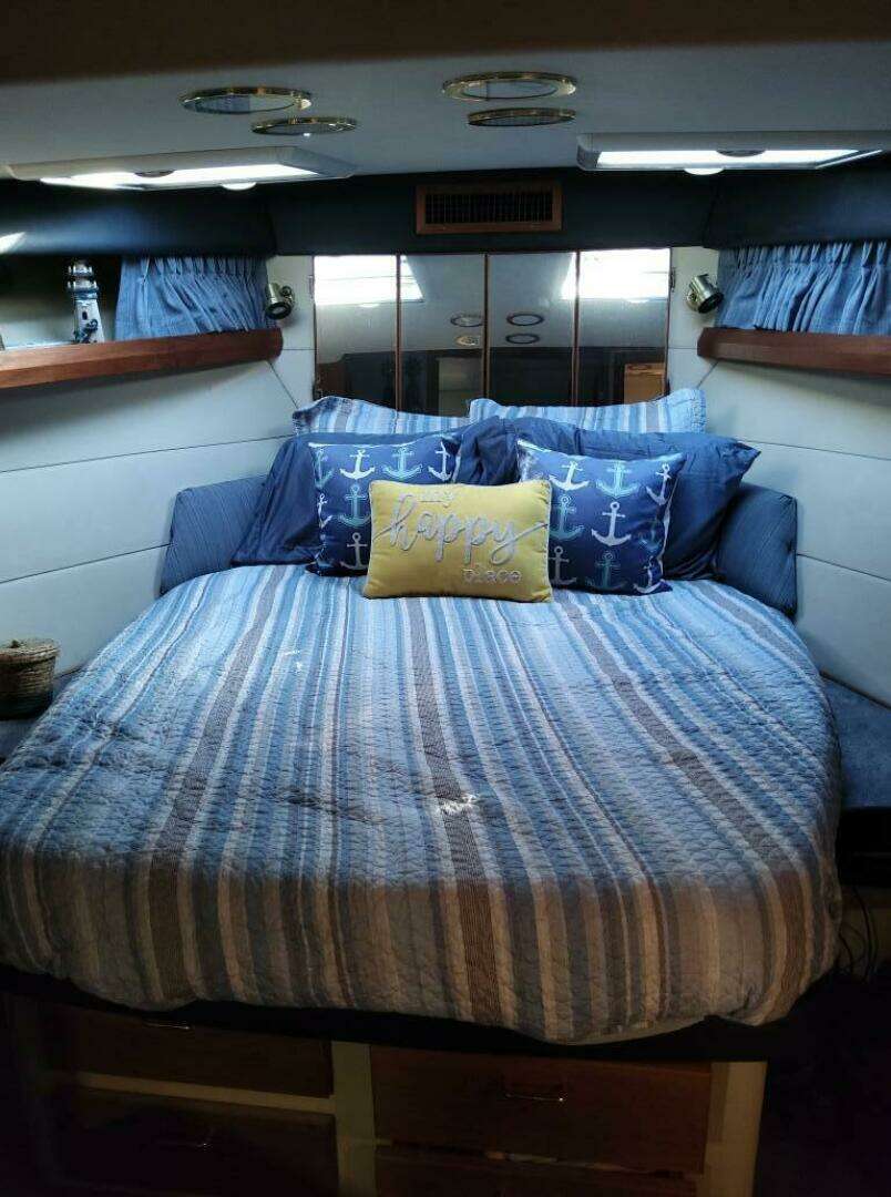 1991 Bayliner 4588 Pilothouse Motoryacht - Image 10