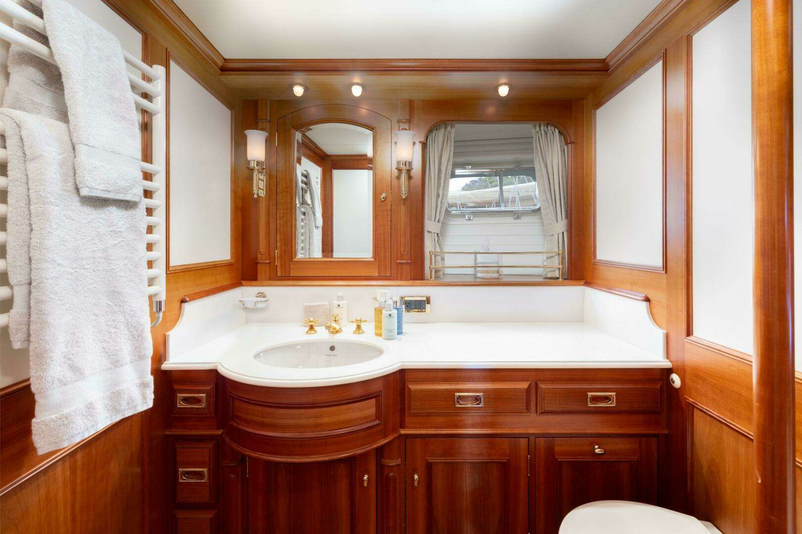 2001 Vitters Aft Cockpit - Image 9