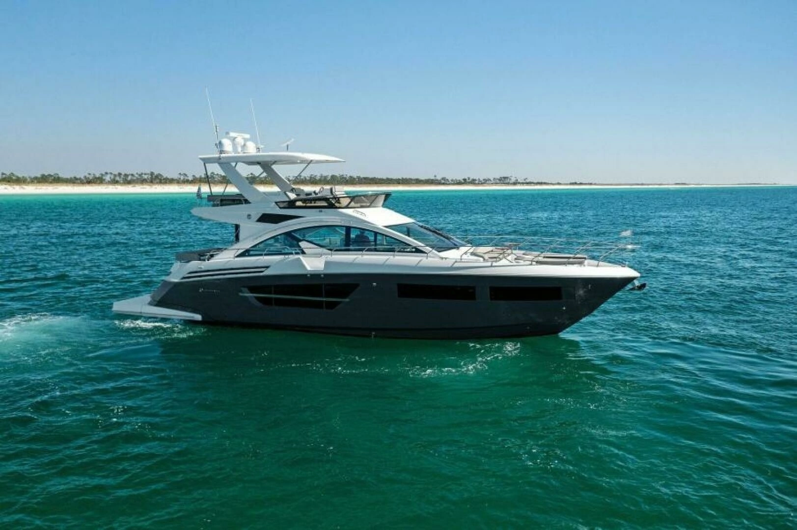 2023 Cruisers Yachts 60 Cantius Fly - Image 54