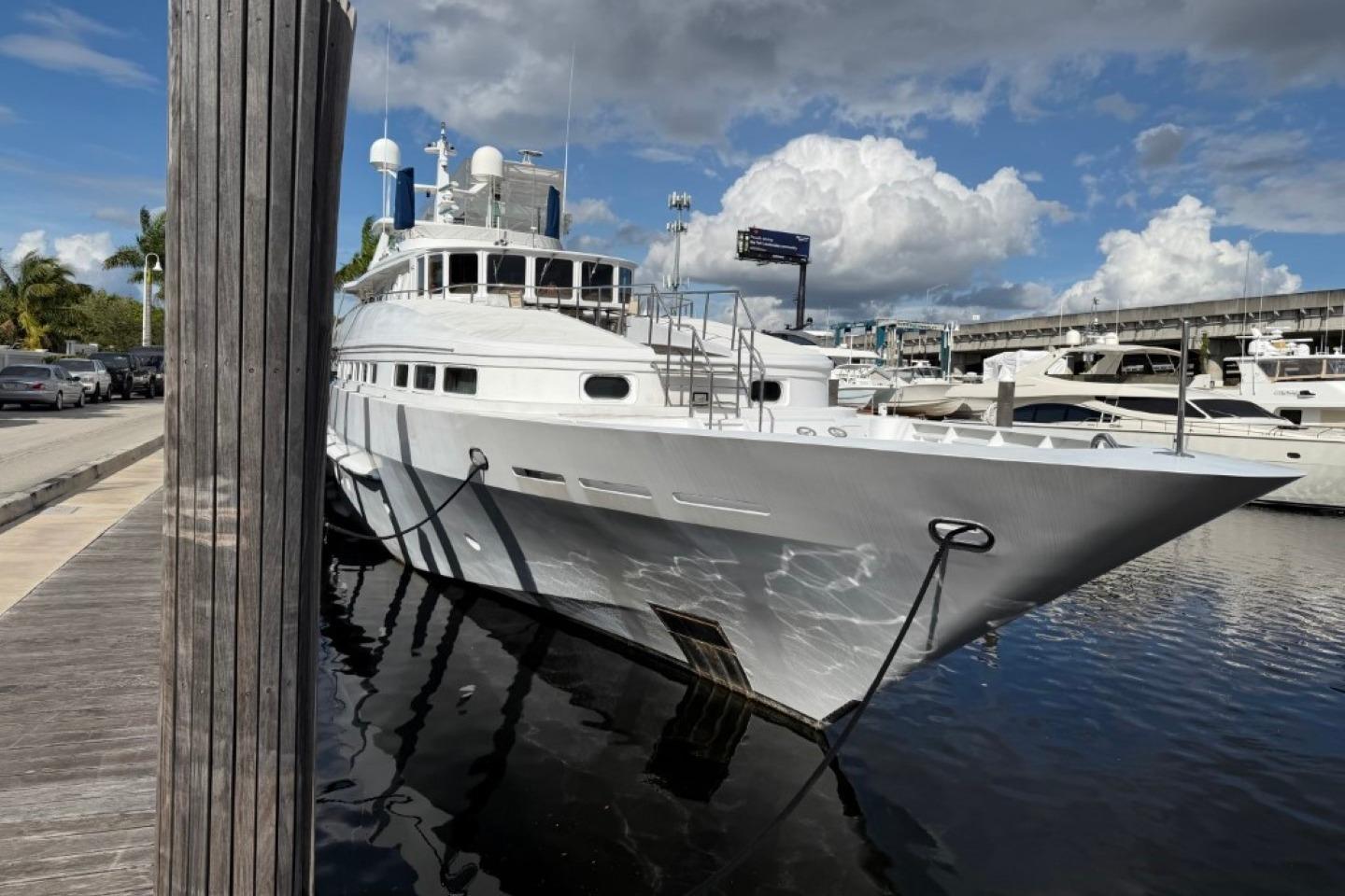 1990 Heesen 144