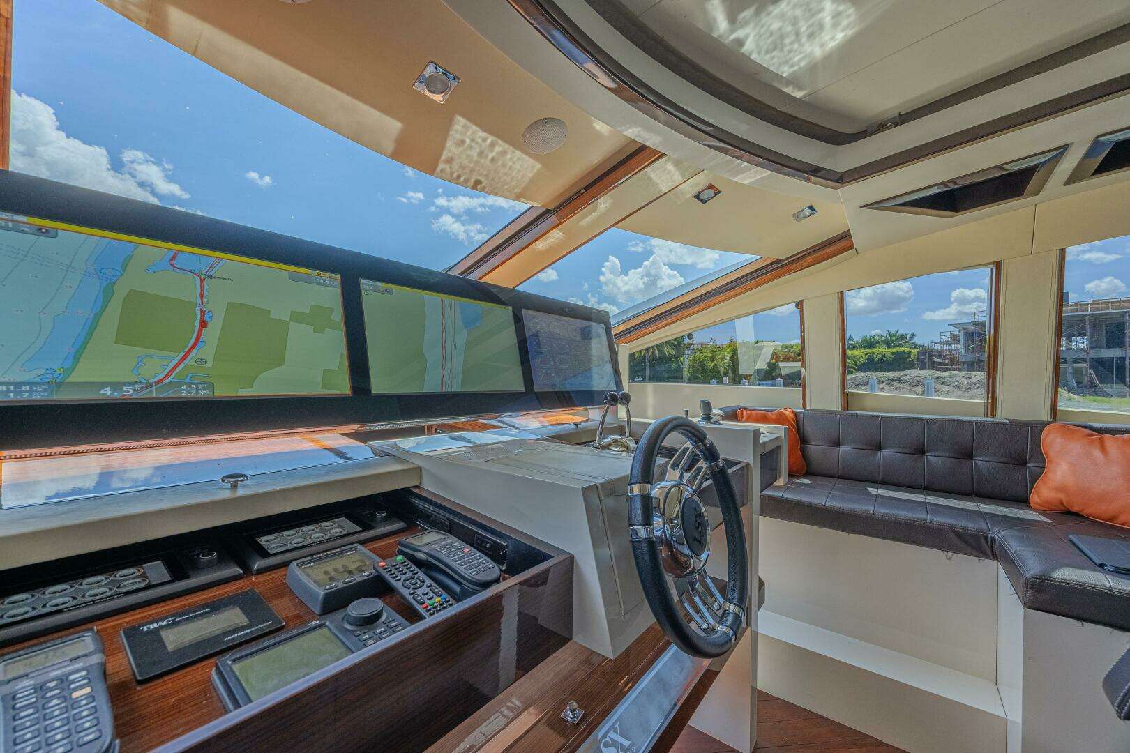 2010 Lazzara Yachts LSX 92 - Image 41