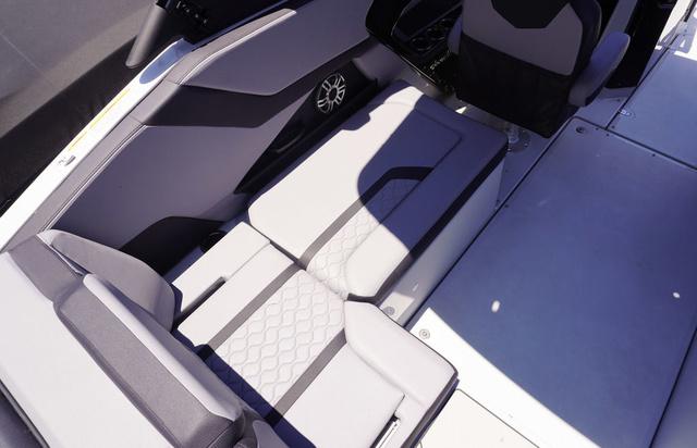 2025 Yamaha Boats 255XD - 17
