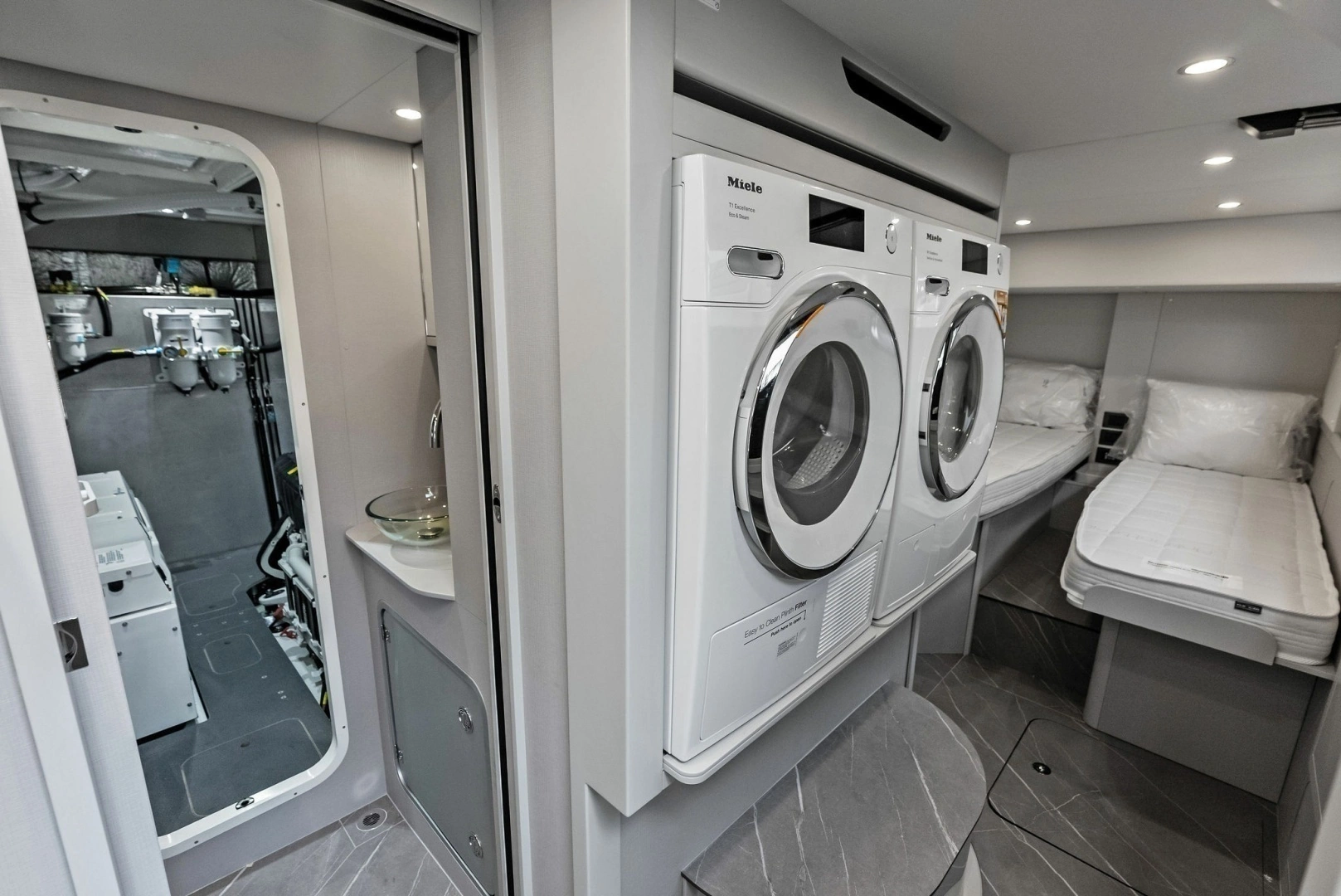2026 Absolute 62 Navetta - Image 40