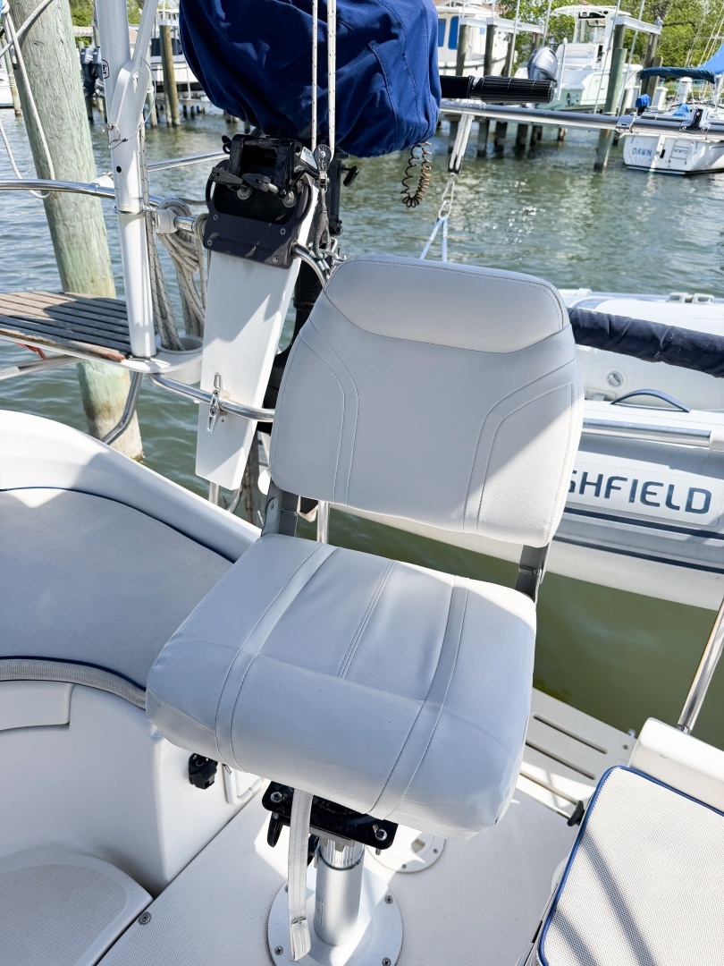 2005 Hunter 36 - Image 29