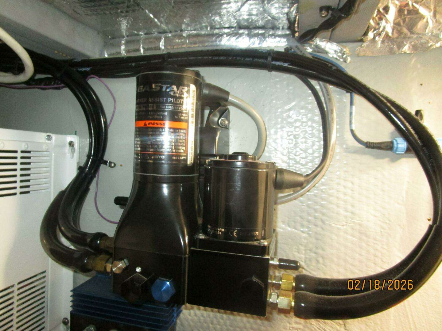 2004 Mainship 430 - Image 76