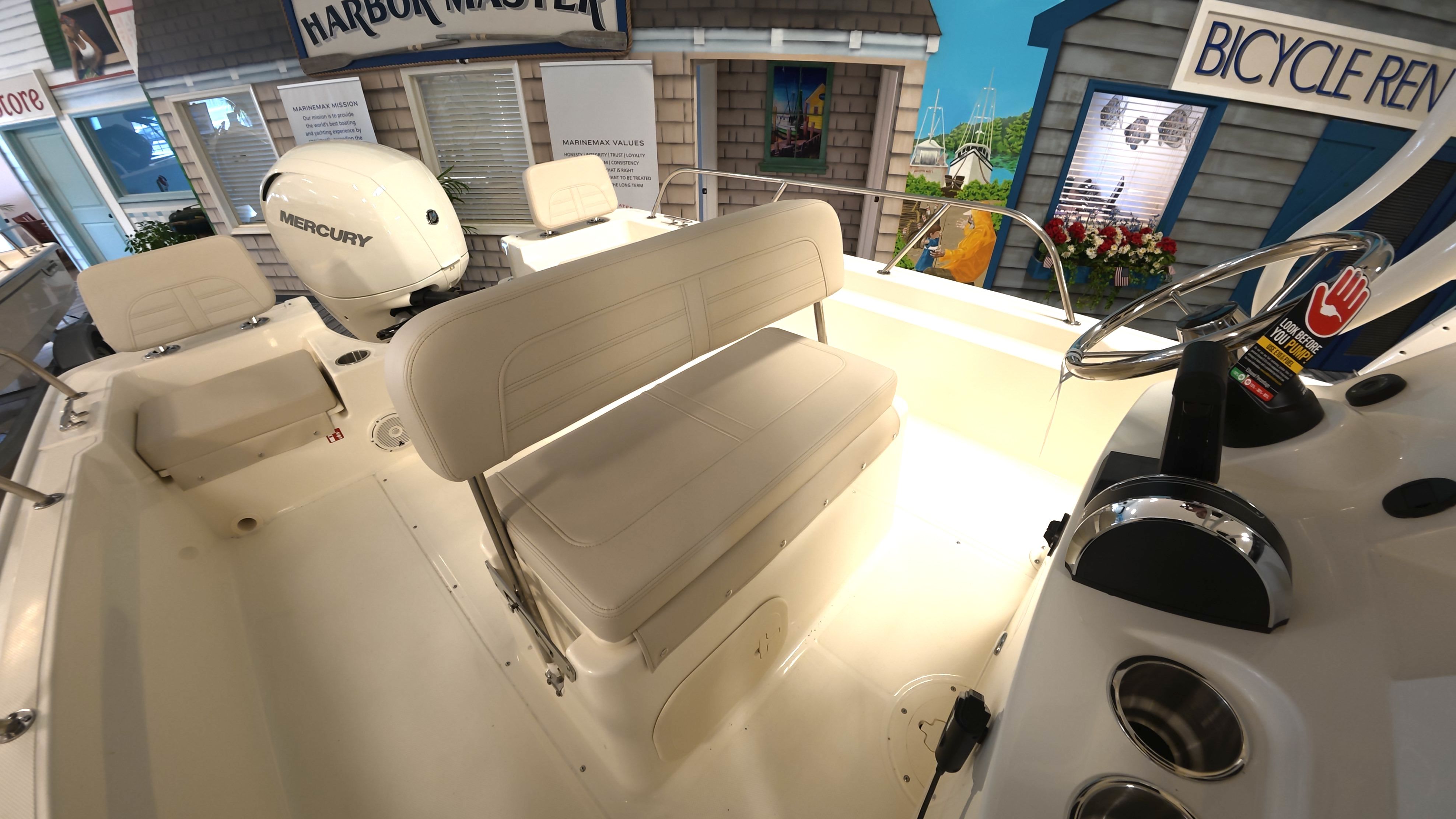 2026 Boston Whaler 190 Montauk - 10