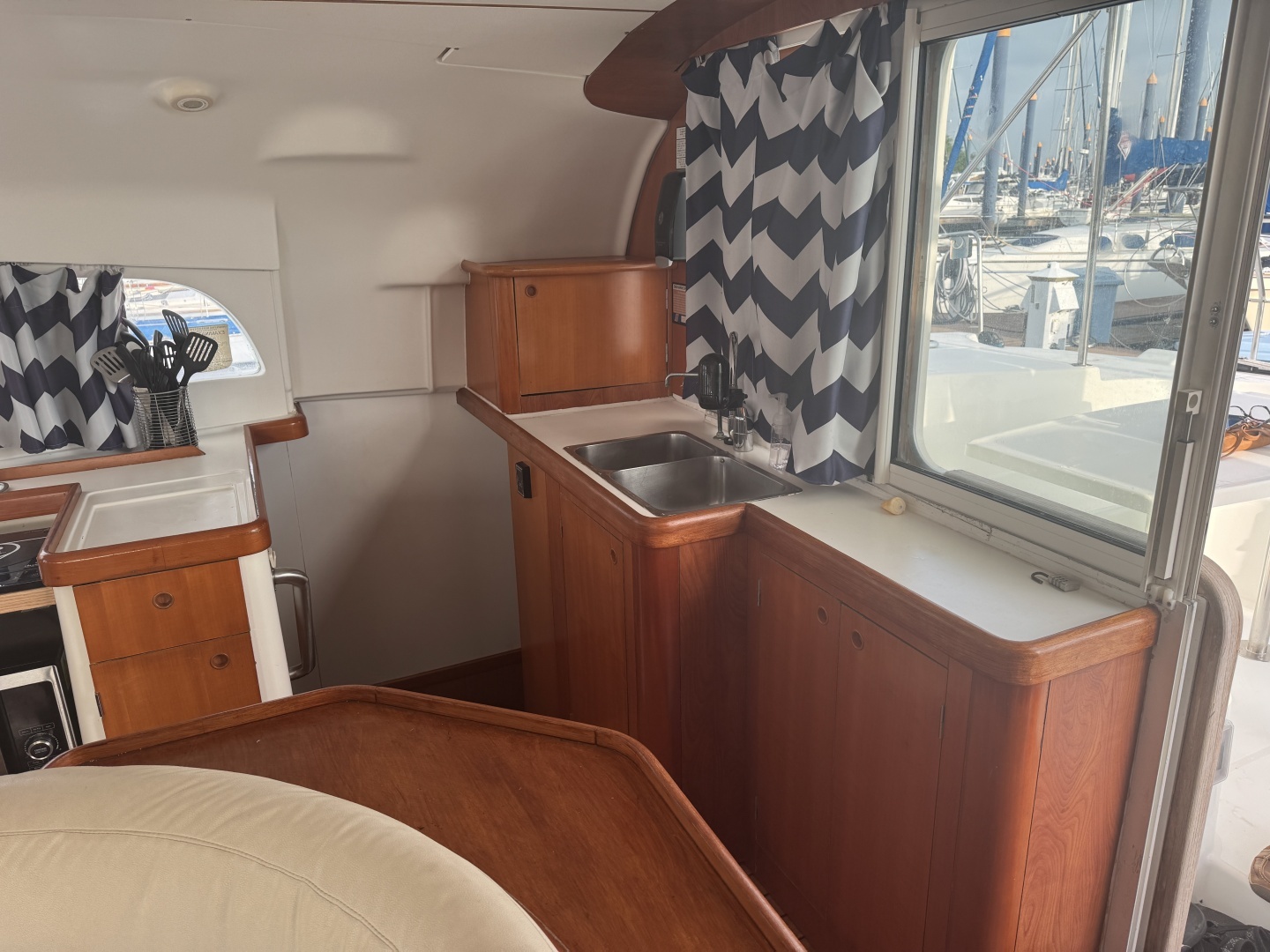 2004 Lagoon 410 S2 - Image 7