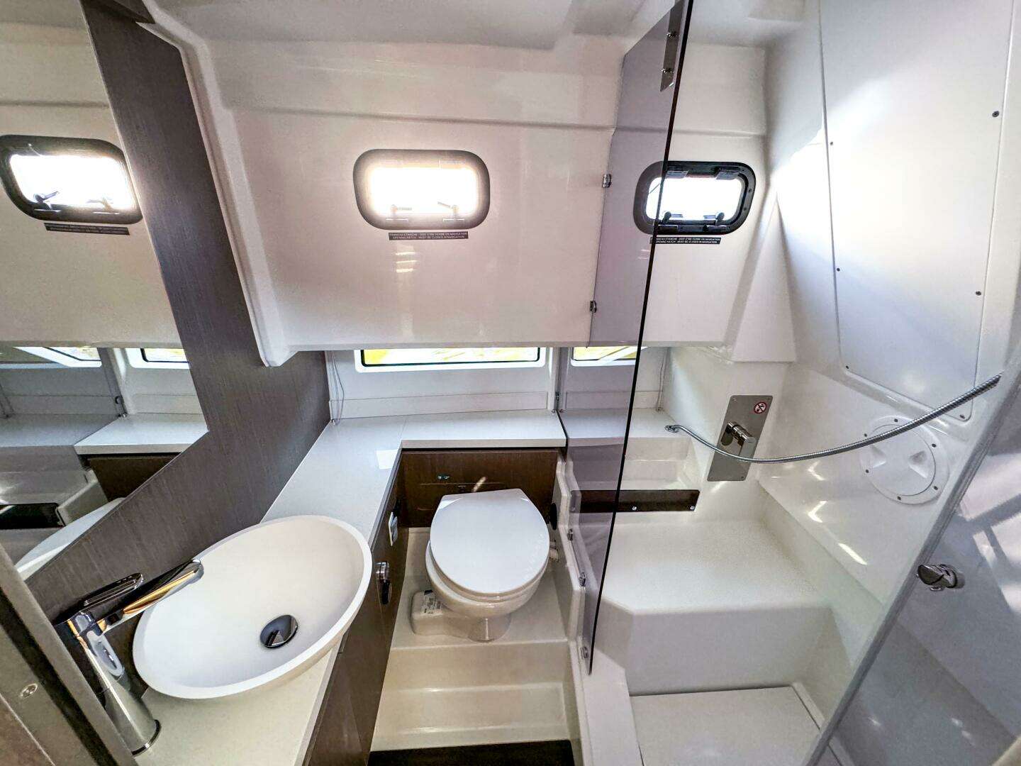 2025 Wellcraft 38 Explorer - Image 39