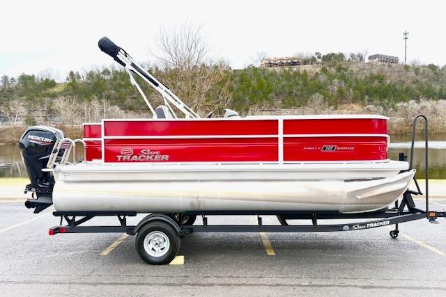 2026 Sun Tracker Party Barge 18 DLX