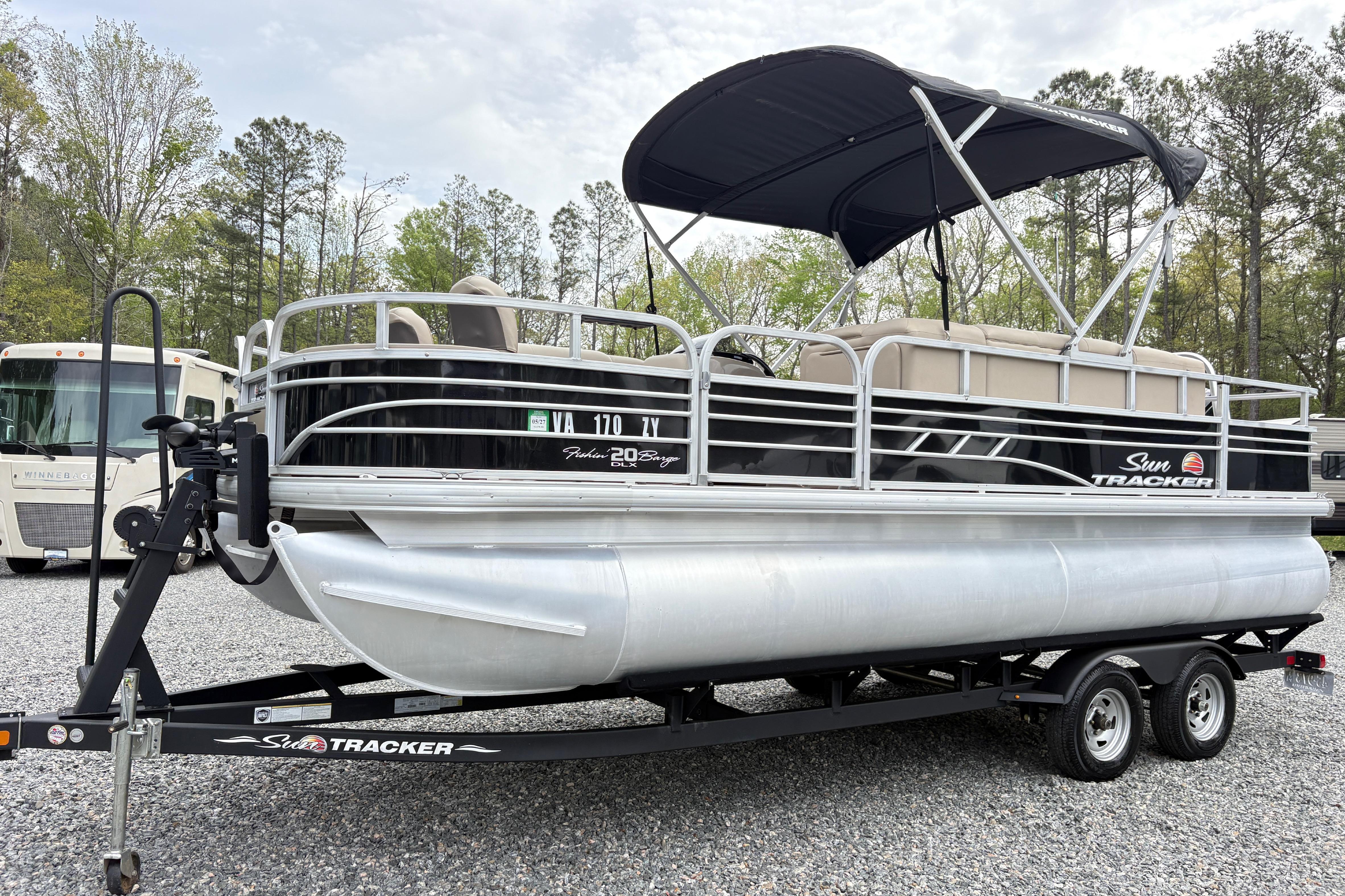 2021 Sun Tracker Fishin' Barge 20 DLX