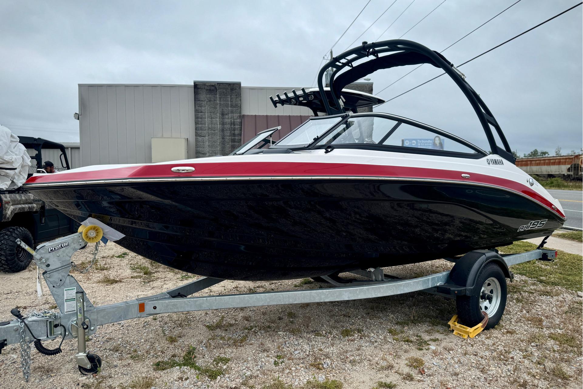 2025 Yamaha Boats AR195