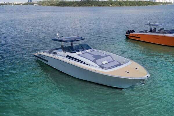2027 Canados Gladiator 431 Walk-around