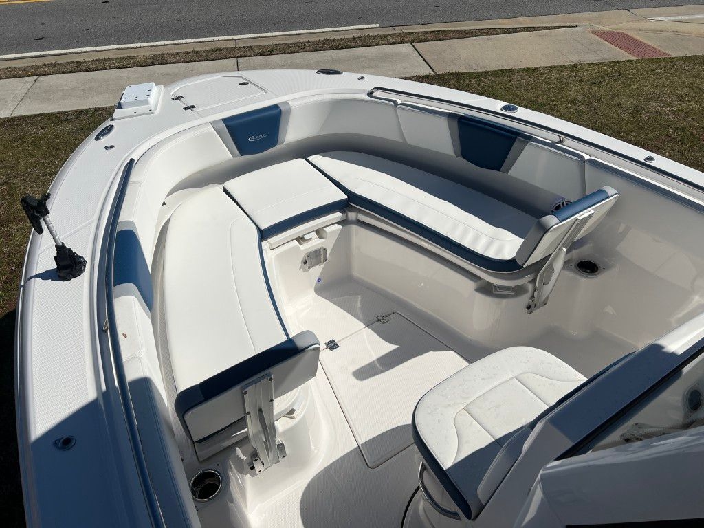 2025 Robalo 250 Center Console - 12