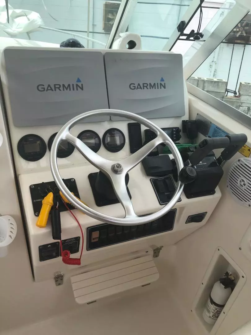 2003 Pursuit 2870 Walkaround - Image 11