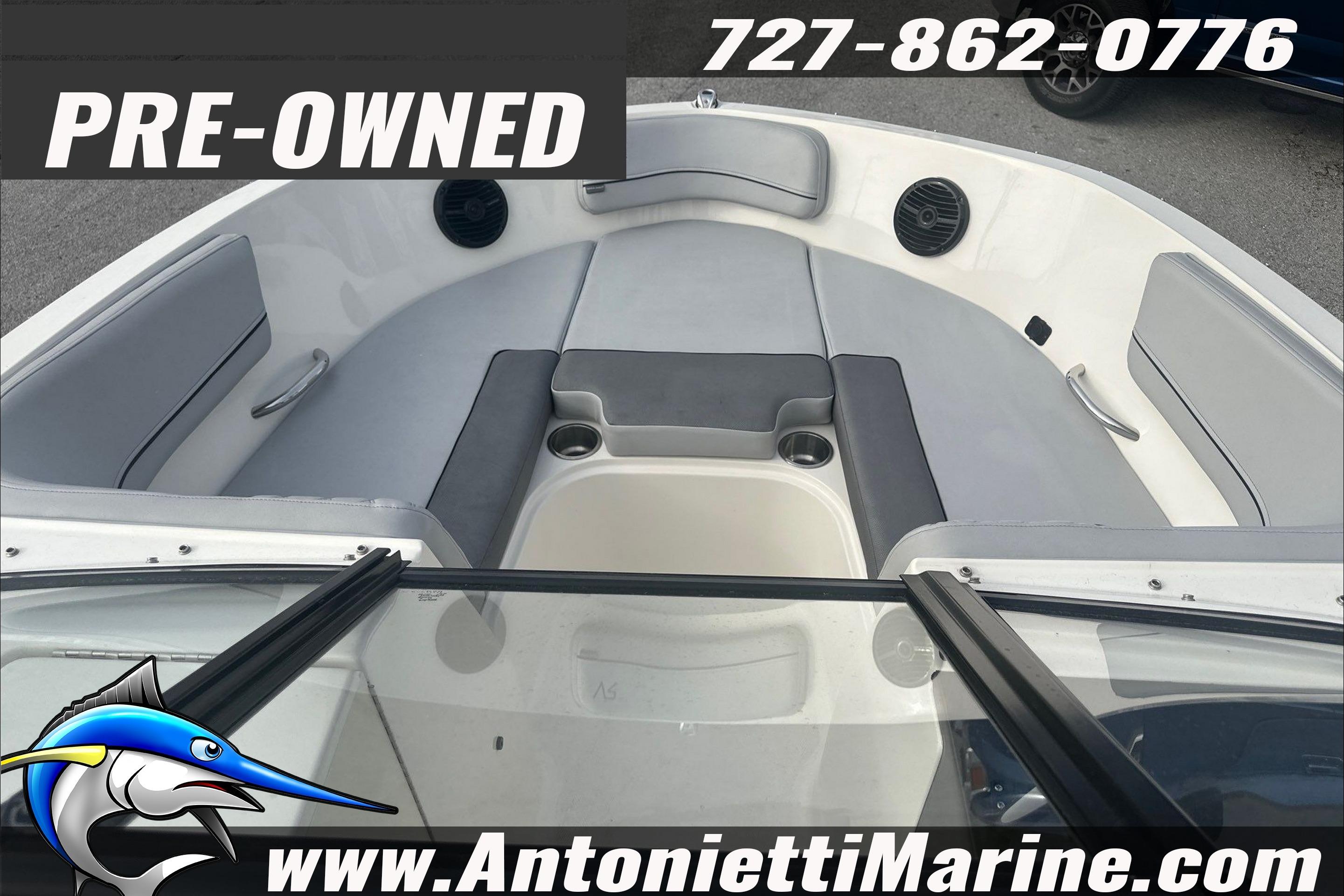 Pre-owned 2022 Bayliner VR6 Bowrider OB with spacious seating and cup holders.